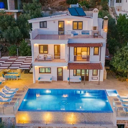 Lovely In Kalkan With A Big Swimming Pool 카스