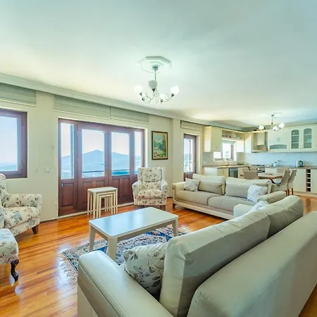 Lovely In Kalkan With A Big Swimming Pool וילה *