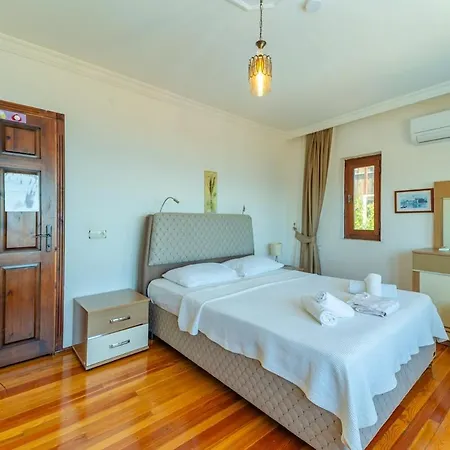 Lovely In Kalkan With A Big Swimming Pool וילה קס