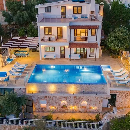Lovely In Kalkan With A Big Swimming Pool וילה *