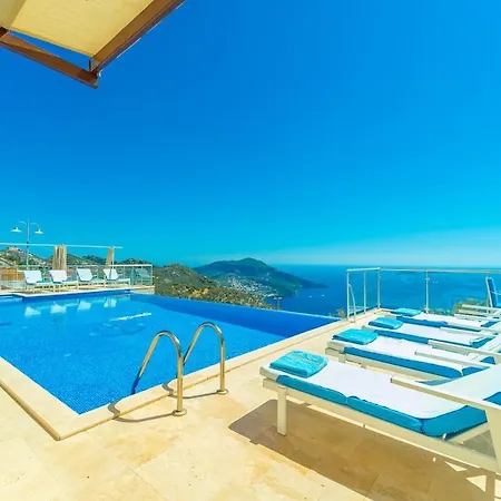 Lovely In Kalkan With A Big Swimming Pool וילה *